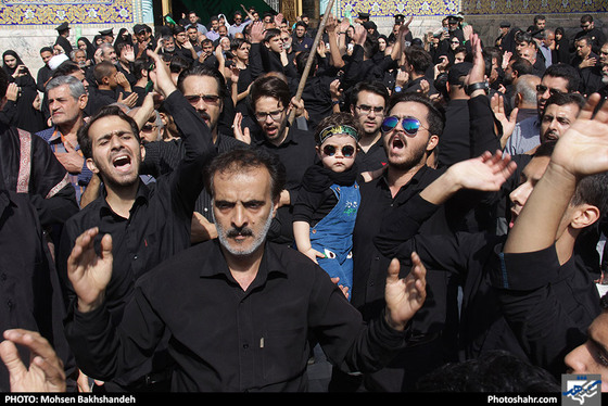 عزاداری تاسوعای حسینی در حرم مطهر رضوی / عکس: محسن بخشنده / شهرآرا