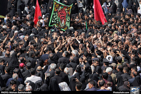 عزاداری تاسوعای حسینی در حرم مطهر رضوی / عکس: محسن بخشنده / شهرآرا