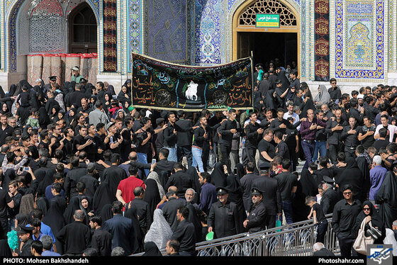 عزاداری تاسوعای حسینی در حرم مطهر رضوی / عکس: محسن بخشنده / شهرآرا