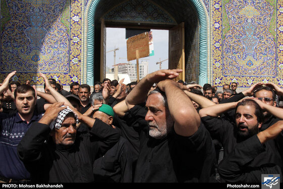 عزاداری تاسوعای حسینی در حرم مطهر رضوی / عکس: محسن بخشنده / شهرآرا