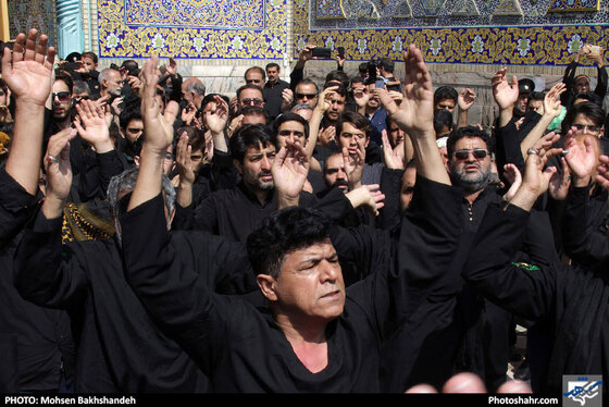 عزاداری تاسوعای حسینی در حرم مطهر رضوی / عکس: محسن بخشنده / شهرآرا