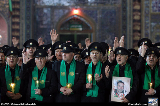 مراسم خطبه خوانی شب عاشورا در حرم مطهر رضوی / عکس: محسن بخشنده / شهرآرا