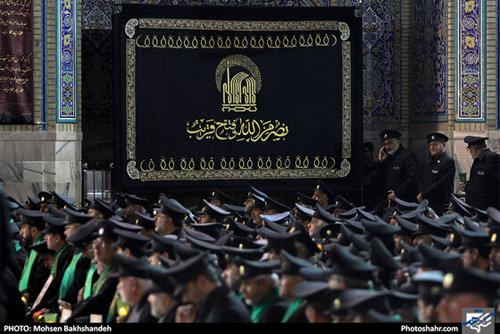 مراسم خطبه خوانی شب عاشورا در حرم مطهر رضوی / عکس: محسن بخشنده / شهرآرا