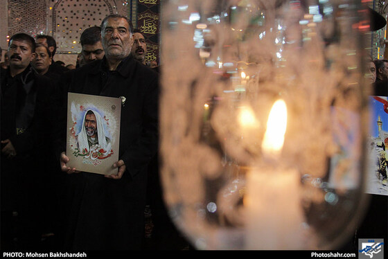 مراسم خطبه خوانی شب عاشورا در حرم مطهر رضوی / عکس: محسن بخشنده / شهرآرا