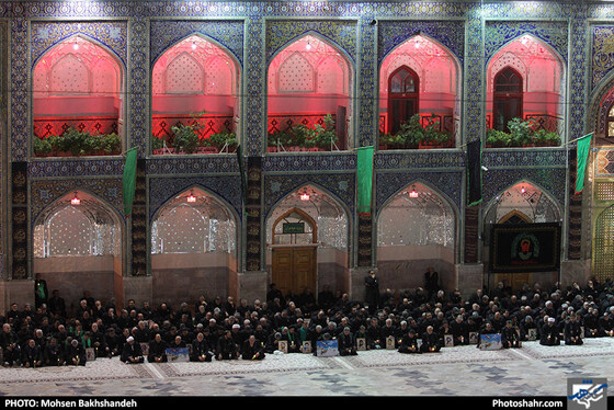 مراسم خطبه خوانی شب عاشورا در حرم مطهر رضوی / عکس: محسن بخشنده / شهرآرا