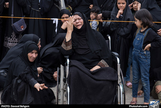 خیمه سوزان ظهر عاشورا در شهرک شهید بهشتی مشهد / عکس: داود بهگام / شهرآرا