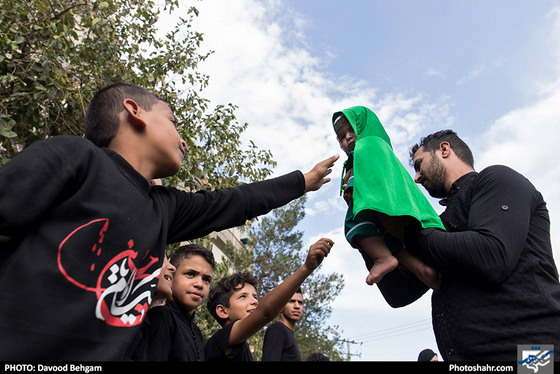 خیمه سوزان ظهر عاشورا در شهرک شهید بهشتی مشهد / عکس: داود بهگام / شهرآرا