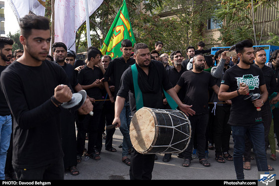 خیمه سوزان ظهر عاشورا در شهرک شهید بهشتی مشهد / عکس: داود بهگام / شهرآرا