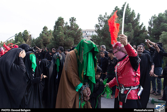 خیمه سوزان ظهر عاشورا در شهرک شهید بهشتی مشهد / عکس: داود بهگام / شهرآرا