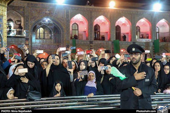 شام غریبان حسینی در حرم مطهر رضوی / عکس: نیما نجف زاده / شهرآرا