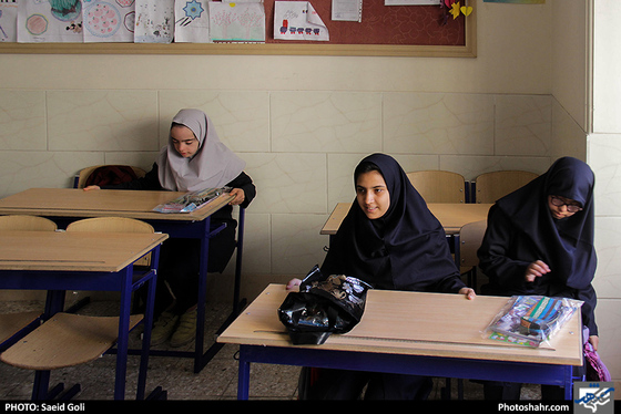 نواختن زنگ مهر در مدرسه استثنایی همیاران صالحه / عکس: محسن بخشنده / شهرآرا