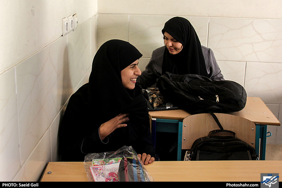 نواختن زنگ مهر در مدرسه استثنایی همیاران صالحه / عکس: محسن بخشنده / شهرآرا