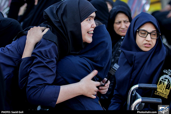 نواختن زنگ مهر در مدرسه استثنایی همیاران صالحه / عکس: محسن بخشنده / شهرآرا