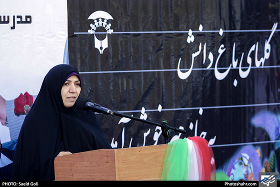 نواختن زنگ مهر در مدرسه استثنایی همیاران صالحه / عکس: محسن بخشنده / شهرآرا