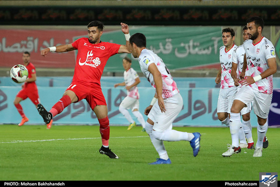 لیگ برتر فوتبال مسابقه پدیده مشهد و تراکتورسازی تبریز / عکس: محسن بخشنده / شهرآرا