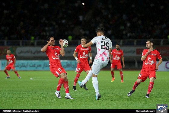 لیگ برتر فوتبال مسابقه پدیده مشهد و تراکتورسازی تبریز / عکس: محسن بخشنده / شهرآرا