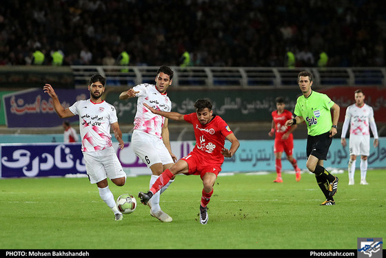 لیگ برتر فوتبال مسابقه پدیده مشهد و تراکتورسازی تبریز / عکس: محسن بخشنده / شهرآرا