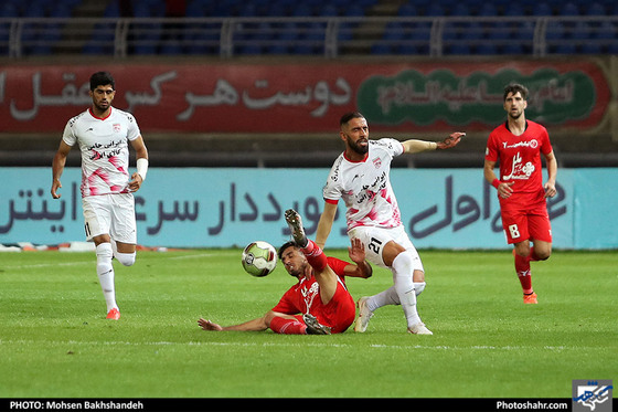 لیگ برتر فوتبال مسابقه پدیده مشهد و تراکتورسازی تبریز / عکس: محسن بخشنده / شهرآرا