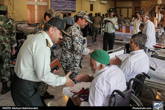 دیدار فرماندهان نظامی  از آسایشگاه جانبازان / عکس: محسن بخشنده / شهرآرا