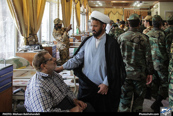 دیدار فرماندهان نظامی  از آسایشگاه جانبازان / عکس: محسن بخشنده / شهرآرا