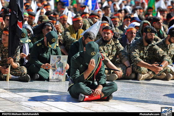 اجتماع عظیم بسیجیان در حرم مطهر رضوی / عکس: محسن بخشنده / شهرآرا