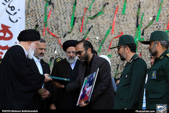 اجتماع عظیم بسیجیان در حرم مطهر رضوی / عکس: محسن بخشنده / شهرآرا