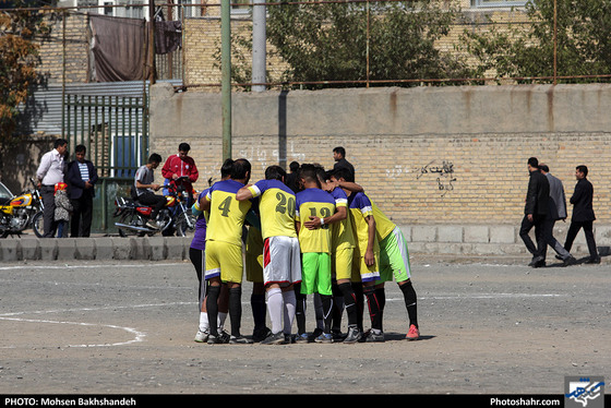 مسابقات فوتبال زمین های خاکی / عکس: محسن بخشنده / شهرآرا