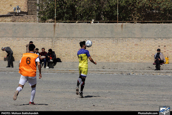 مسابقات فوتبال زمین های خاکی / عکس: محسن بخشنده / شهرآرا