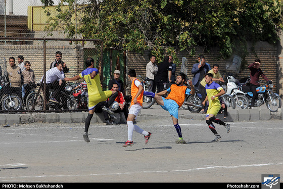 مسابقات فوتبال زمین های خاکی / عکس: محسن بخشنده / شهرآرا