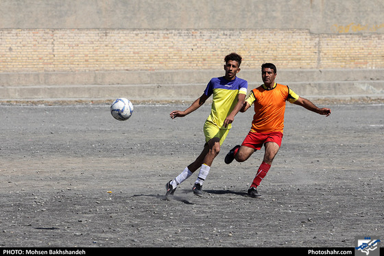 مسابقات فوتبال زمین های خاکی / عکس: محسن بخشنده / شهرآرا