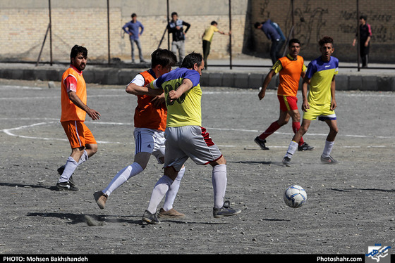 مسابقات فوتبال زمین های خاکی / عکس: محسن بخشنده / شهرآرا