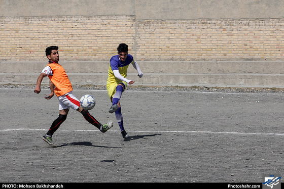 مسابقات فوتبال زمین های خاکی / عکس: محسن بخشنده / شهرآرا