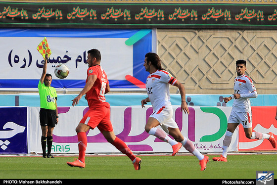 لیگ برتر فوتبال  مسابقه پدیده مشهد و فولاد خوزستان / عکس: محسن بخشنده / شهرآرا