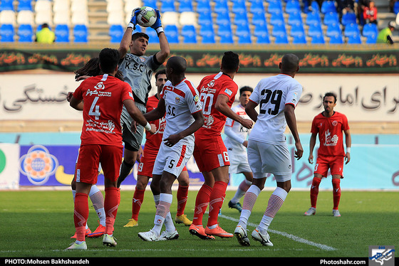 لیگ برتر فوتبال  مسابقه پدیده مشهد و فولاد خوزستان / عکس: محسن بخشنده / شهرآرا