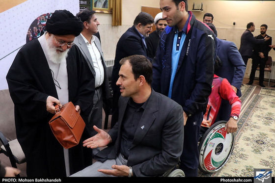 دیدار قهرمانان خراسانی مسابقات آسیایی و پارآسیایی جاکارتا با امام جمعه مشهد / عکس: محسن بخشنده / شهرآرا