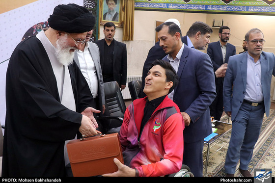 دیدار قهرمانان خراسانی مسابقات آسیایی و پارآسیایی جاکارتا با امام جمعه مشهد / عکس: محسن بخشنده / شهرآرا