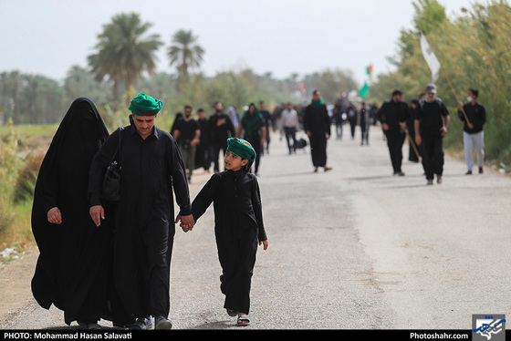پیاده روی زائرین حسینی در مسیر کربلا / عکس: محمد حسن صلواتی / شهرآرا