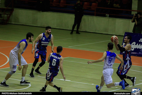 لیگ برتر بسکتبال مسابقه آویژه صنعت پارسای مشهد و شهرداری گرگان / عکس: محسن بخشنده / شهرآرا