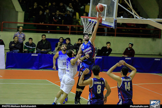 لیگ برتر بسکتبال مسابقه آویژه صنعت پارسای مشهد و شهرداری گرگان / عکس: محسن بخشنده / شهرآرا