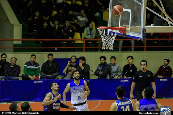 لیگ برتر بسکتبال مسابقه آویژه صنعت پارسای مشهد و شهرداری گرگان / عکس: محسن بخشنده / شهرآرا