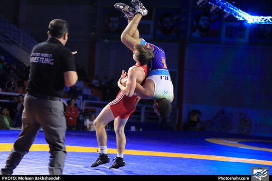 مسابقات بین المللی کشتی آزاد نوجوانان / عکس: محسن بخشنده / شهرآرا