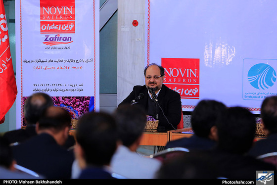 بازدید وزیر تعاون،کار و رفاه اجتماعی از یک واحد تولید زعفران / عکس:  محسن بخشنده / شهرآرا
