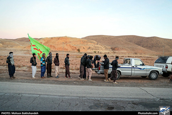 زائران پیاده / عکس: محسن بخشنده / شهرآرا