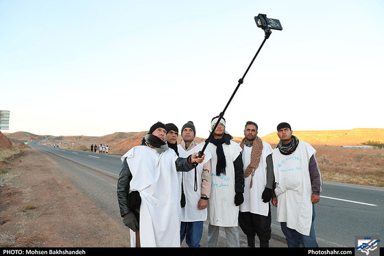 زائران پیاده / عکس: محسن بخشنده / شهرآرا