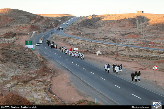 زائران پیاده / عکس: محسن بخشنده / شهرآرا