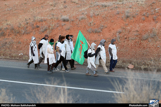 زائران پیاده / عکس: محسن بخشنده / شهرآرا