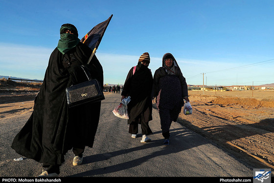 زائران پیاده / عکس: محسن بخشنده / شهرآرا