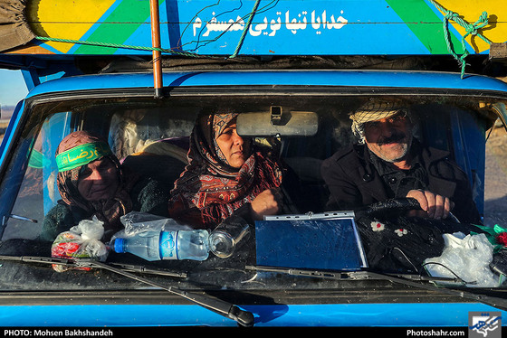 زائران پیاده / عکس: محسن بخشنده / شهرآرا