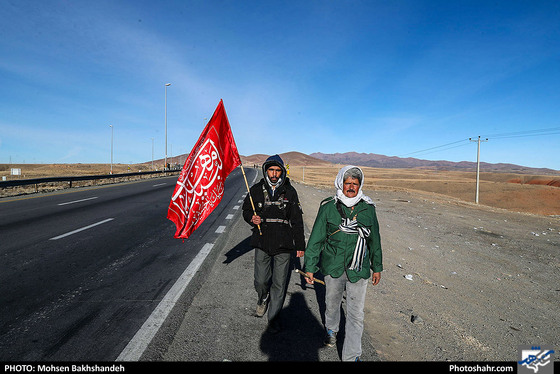 زائران پیاده / عکس: محسن بخشنده / شهرآرا