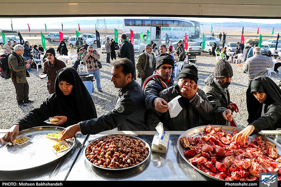 زائران پیاده / عکس: محسن بخشنده / شهرآرا